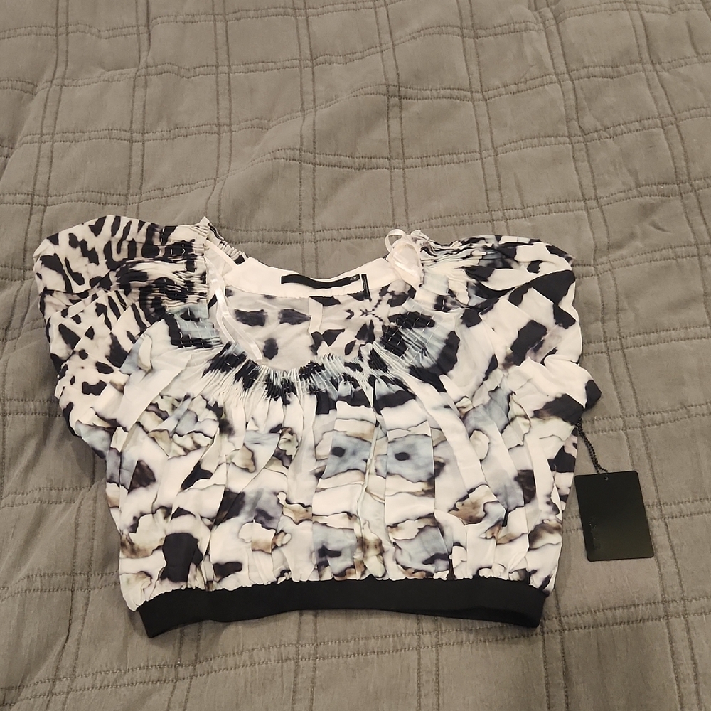 L.A.M.B. Black and White Patterned Puff Sleeve Cropped Blouse
